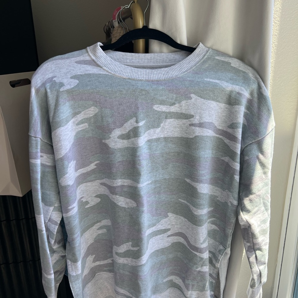Aerie sweatshirt - Picture 2 of 3